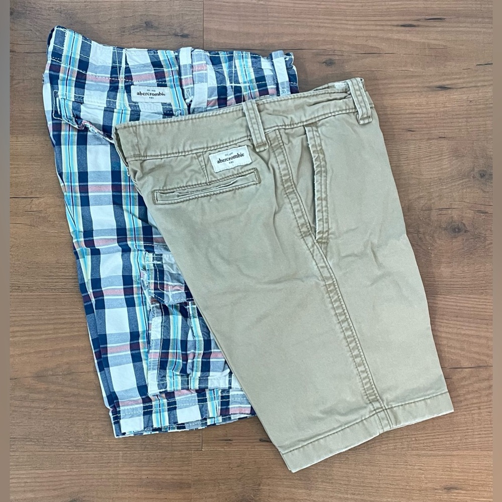 Abercrombie Kids Shorts Bundle (pair) Boy * Size: 12
Plaid and Khaki Shorts Set